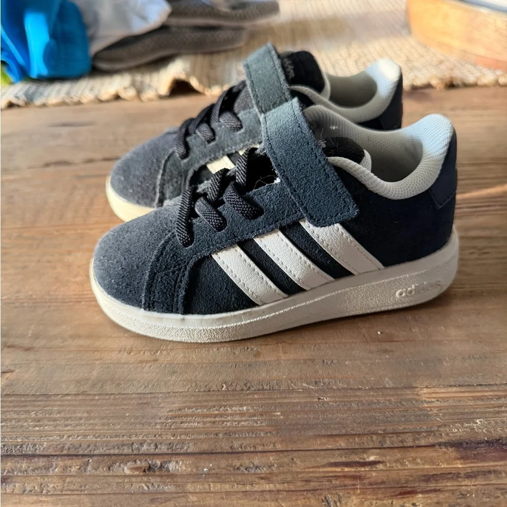 adidas Boys Grand Court 2.0 Sneakers
